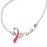 Avon lança campanha e gargantilha durante mês mundial contra o câncer de mama